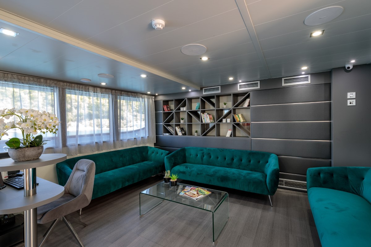 My Wish Croatia Cruise ship lounge