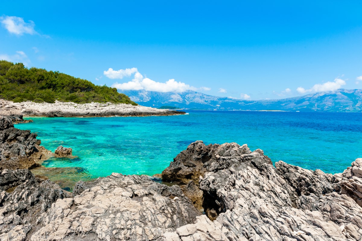 Rocky,Shore,With,Turquoise,Sea,Water.,Adriatic,Coast,Of,Korcula