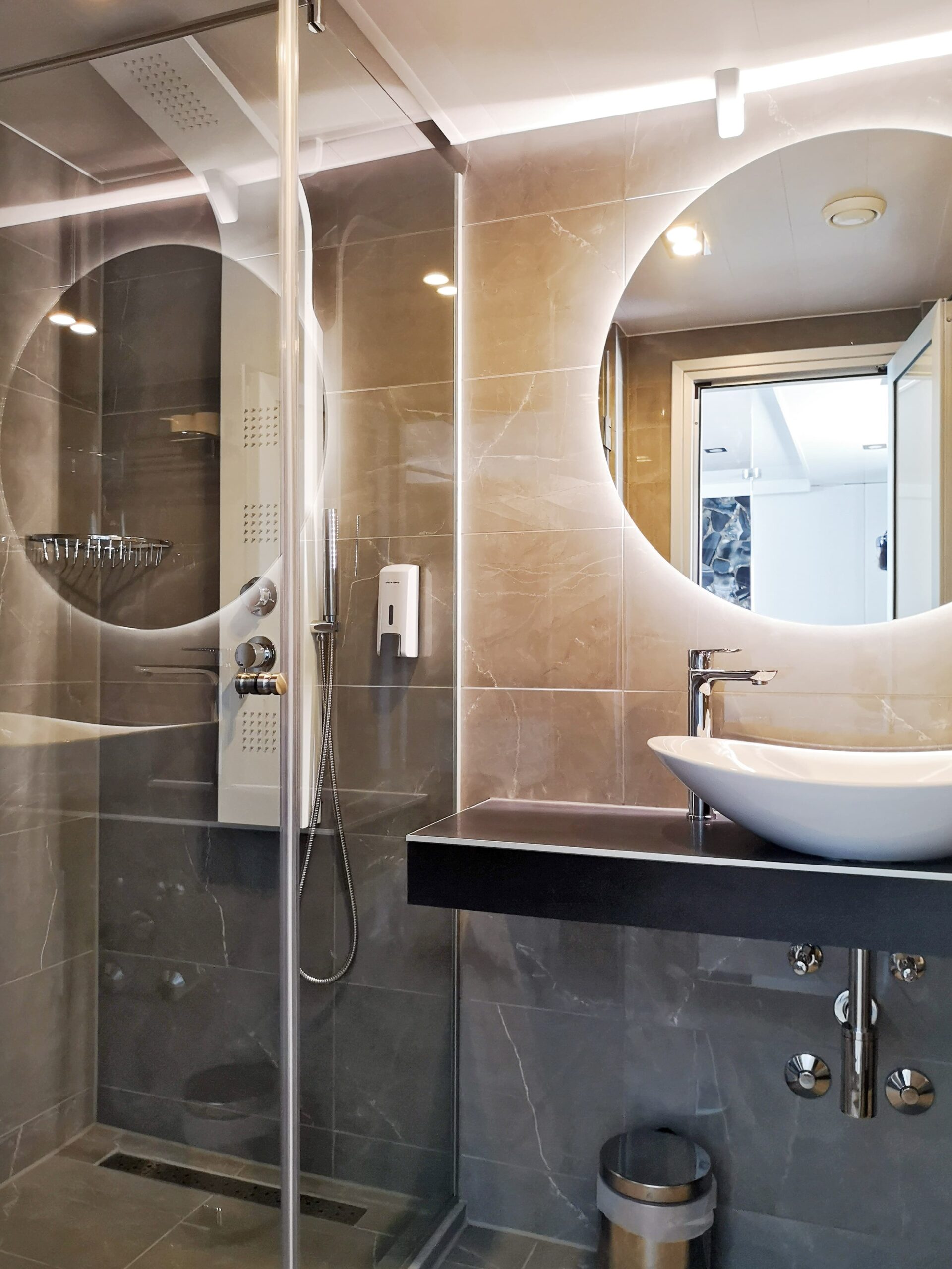 Aurelia Croatia cruise ship bath