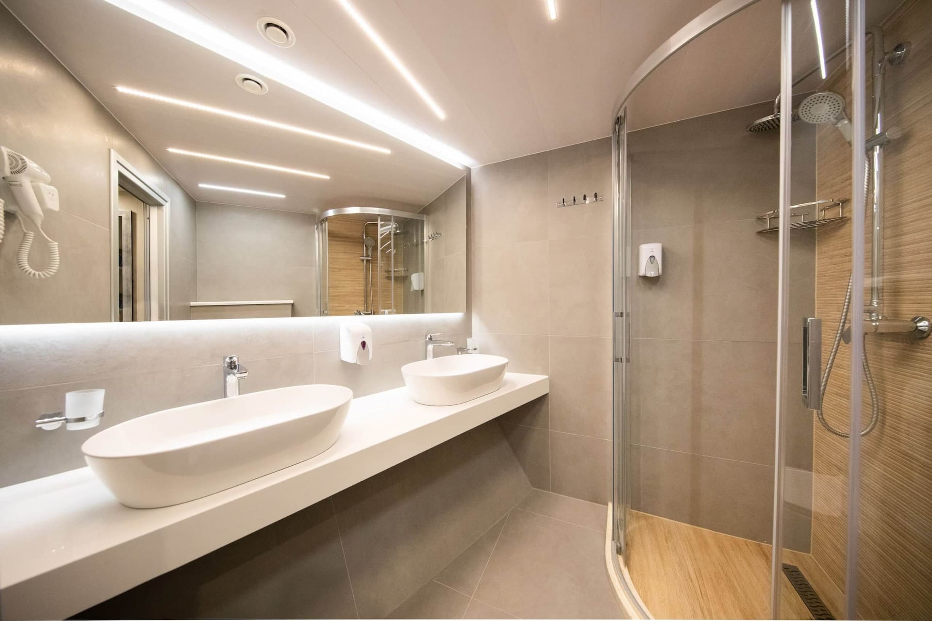 Mama Marija 2 Croatia cruise ship bath