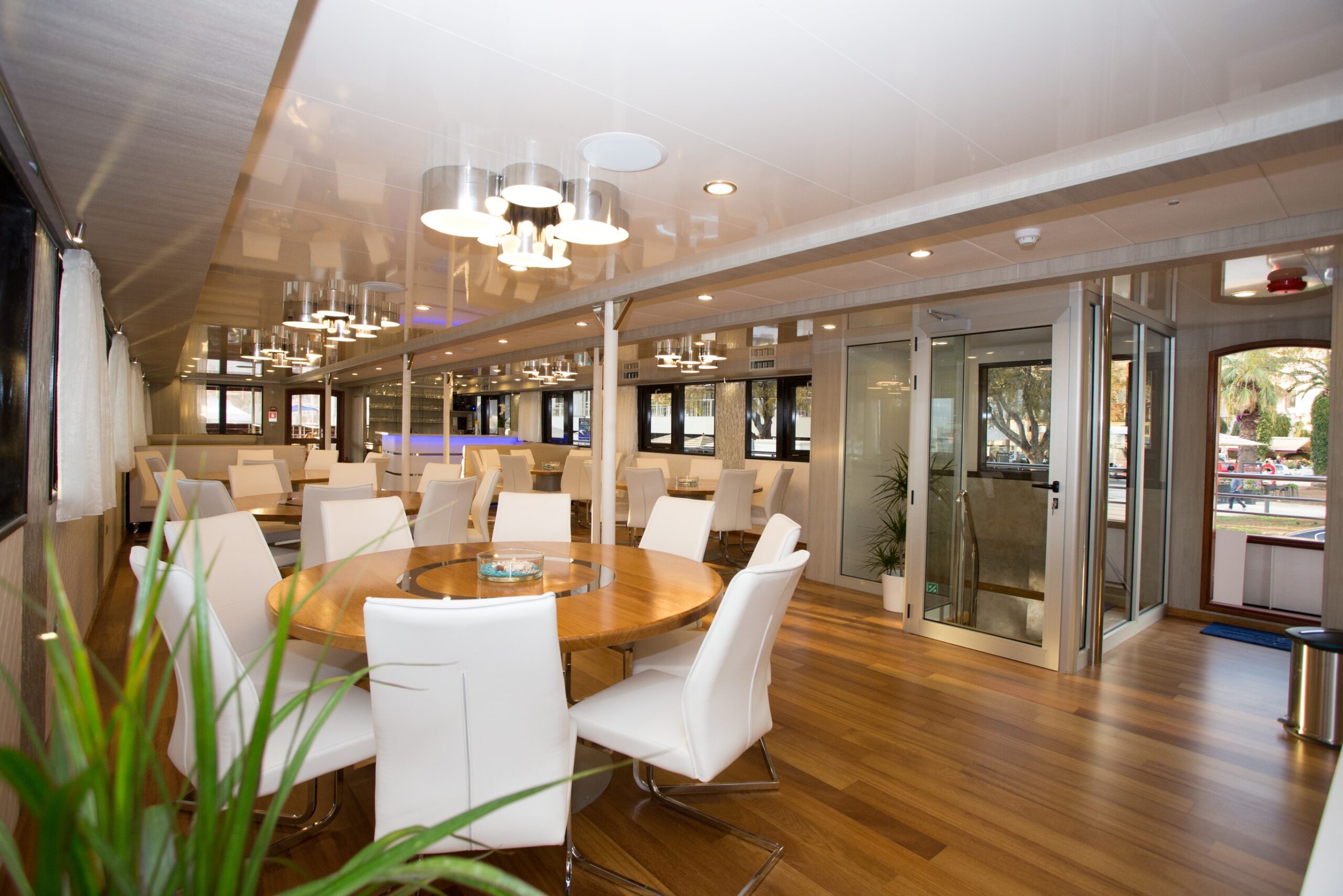 Maritimo Croatia Cruise Ship saloon 1