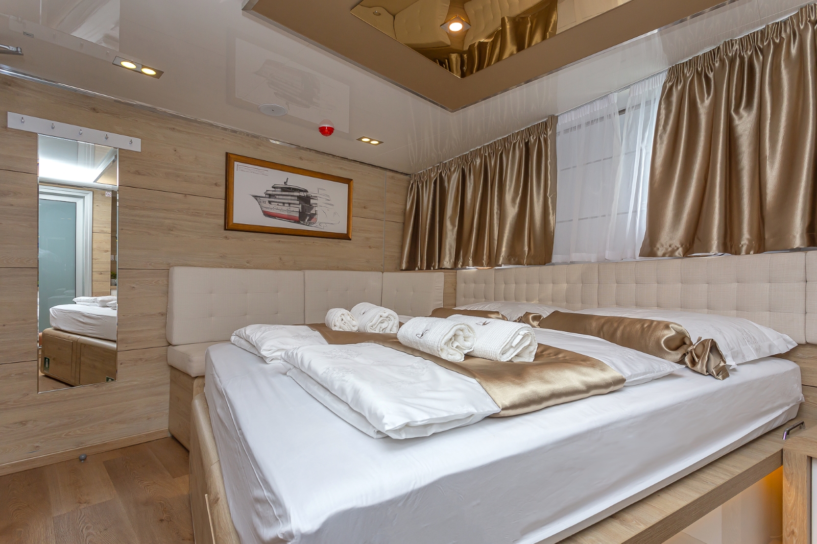 Lastavica Croatia Cruise Ship Cabin (14)