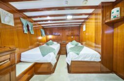 Stella Maris cabin with 2 single beds and 2 windows
