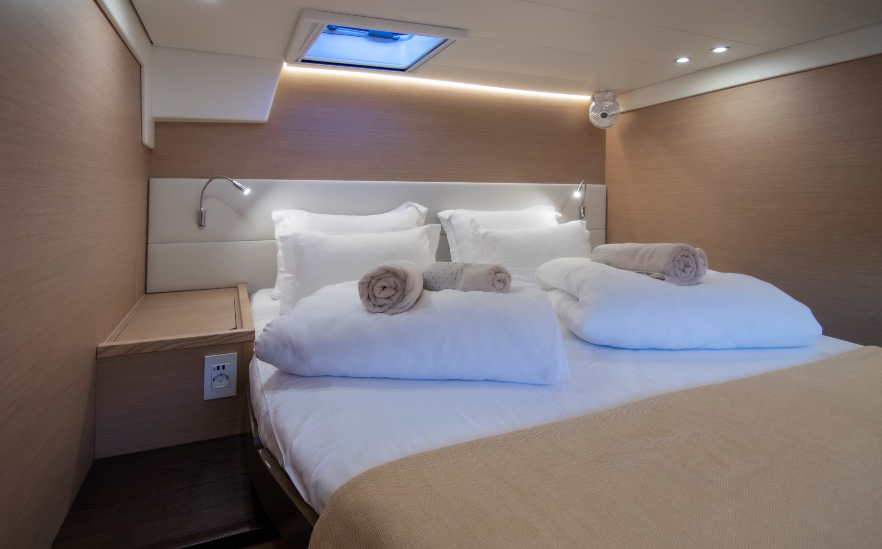 Cool change yacht double bed cabin with a roof window